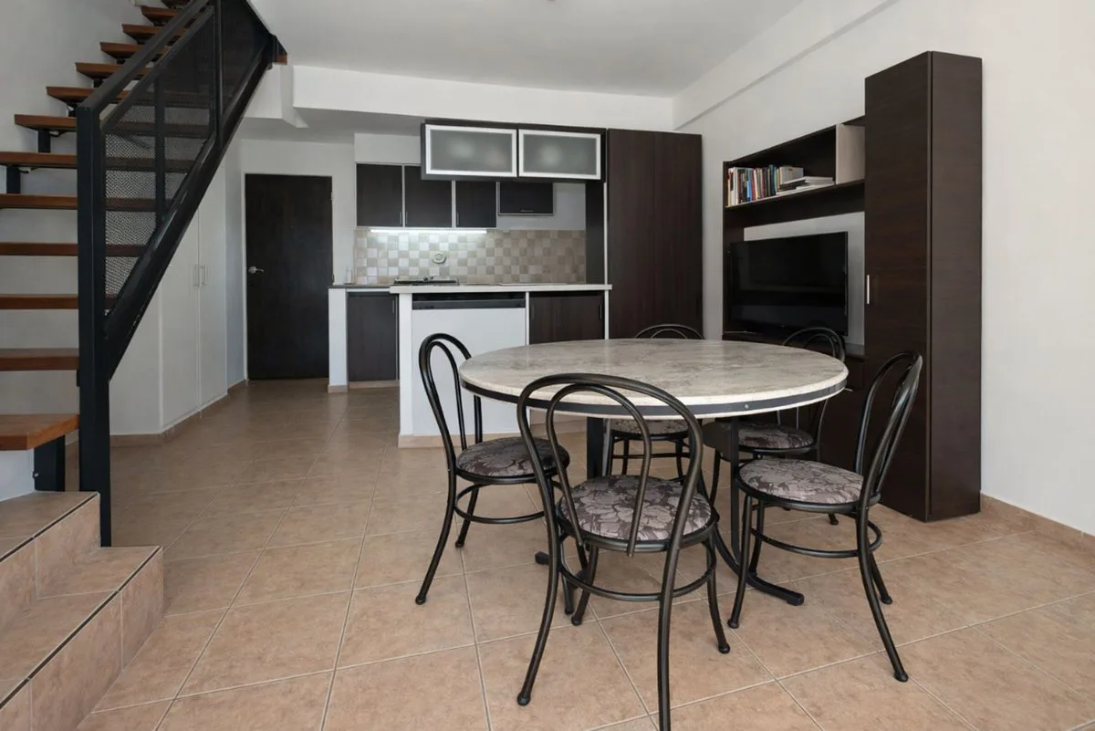 DPTO. EN DUPLEX 2 AMBIENTES CON BALCON Y PATIO foto 2