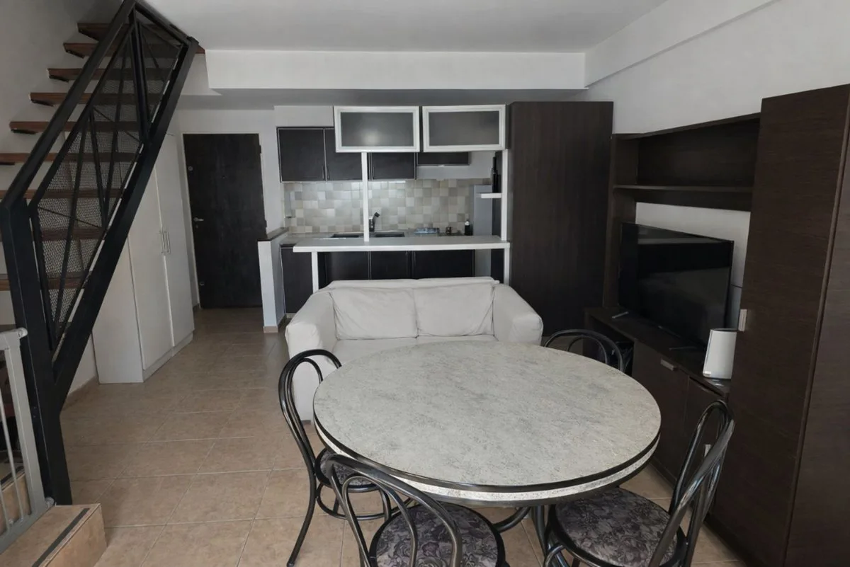 DPTO. EN DUPLEX 2 AMBIENTES CON BALCON Y PATIO foto 5