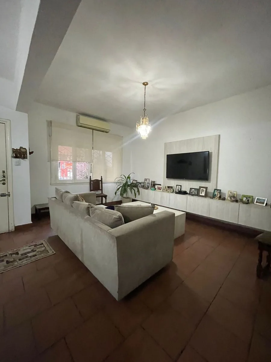 VENTA CASA LUGANO 4 AMB  LOTE PROPIO 8,66 X 37 MTS foto 2