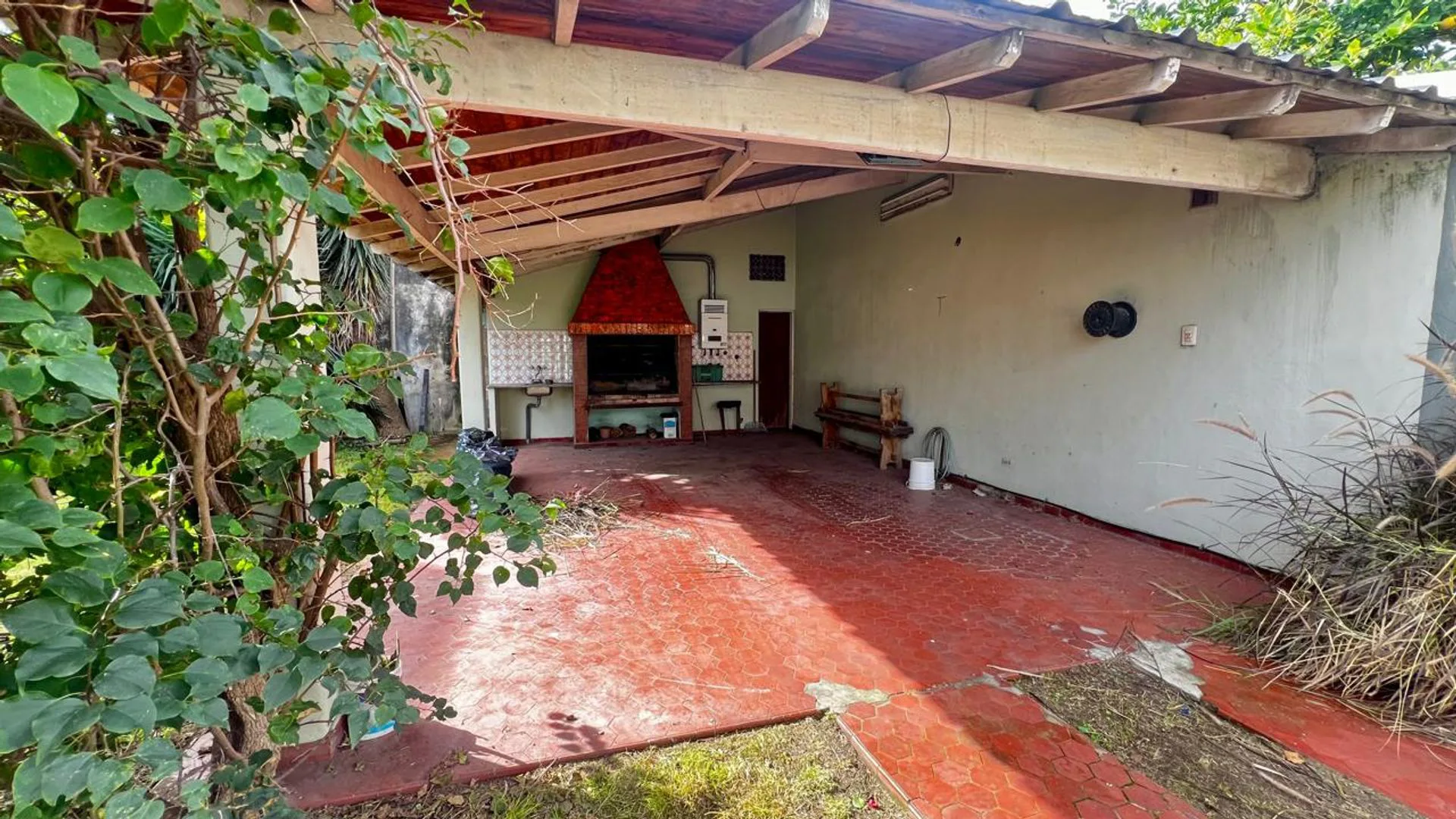 CHALET 5 AMB. EN VENTA-EXCELENTE UBICACION-LANUS O foto 3