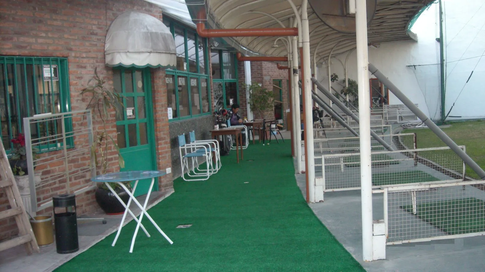 Local Comercial desarrollado en Lote de 1227 m2, en Av. Chiclana 3900 - Ideal uso GASTRONOMICO- DEPORTIVO - Golf foto 5