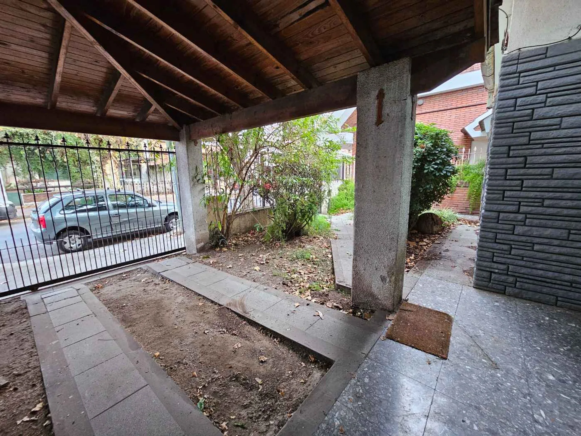 VENTA CASA 4 AMBIENTES V SARMIENTO COCHERA PATIO foto 2