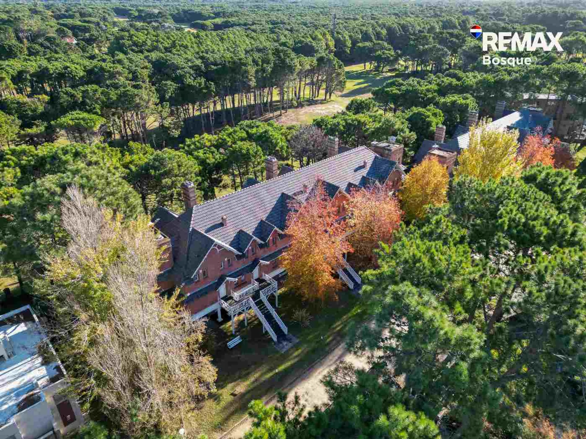 CASA DUPLEX VENTA PINAMAR CON VISTAS AL GOLF foto 2