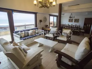 Impresionante semipiso frente al mar. Departamento en Venta. foto 3