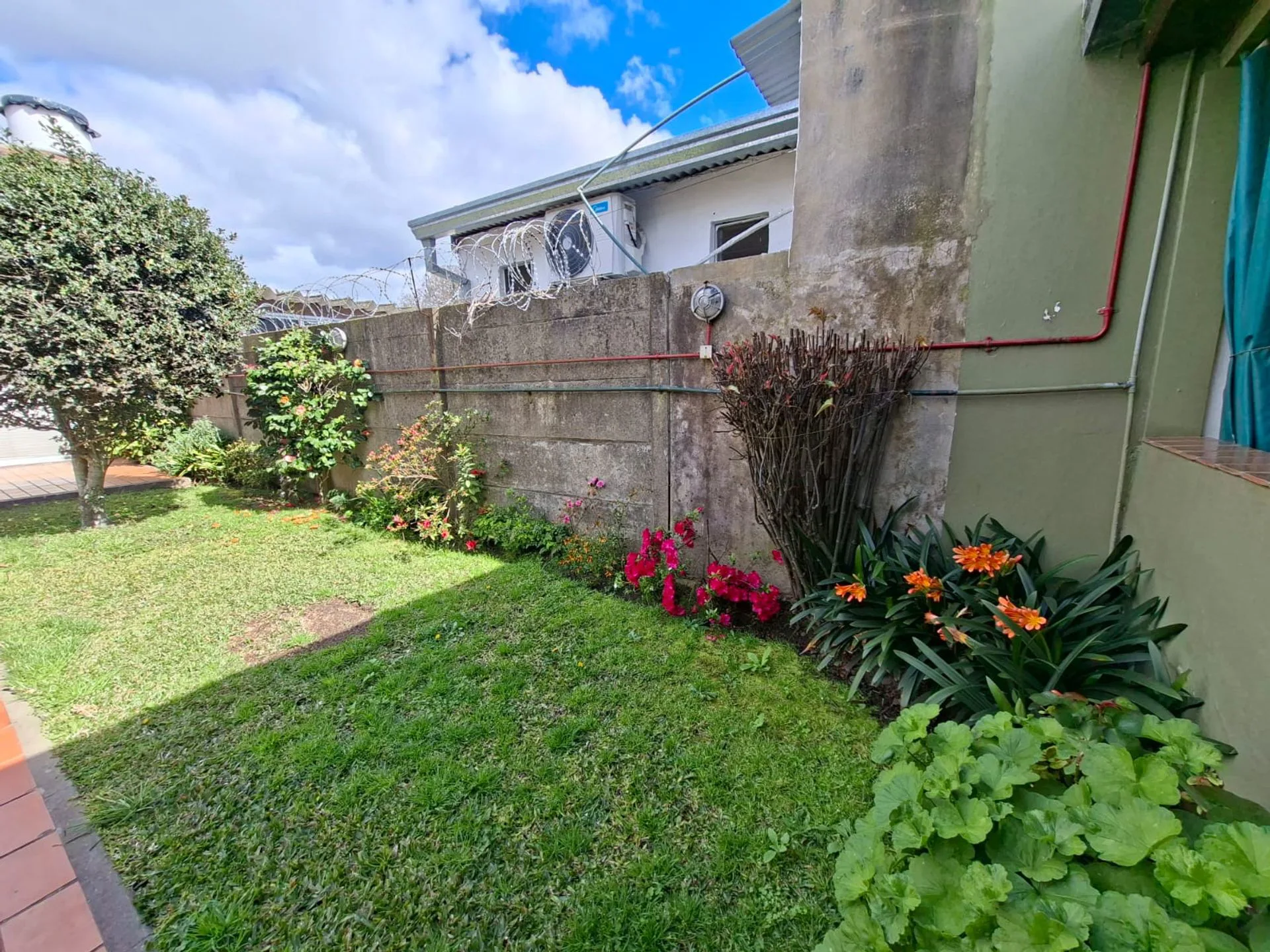 CASA DE 2 DORMITORIOS EN VENTA TOLOSA CON QUINCHO foto 4