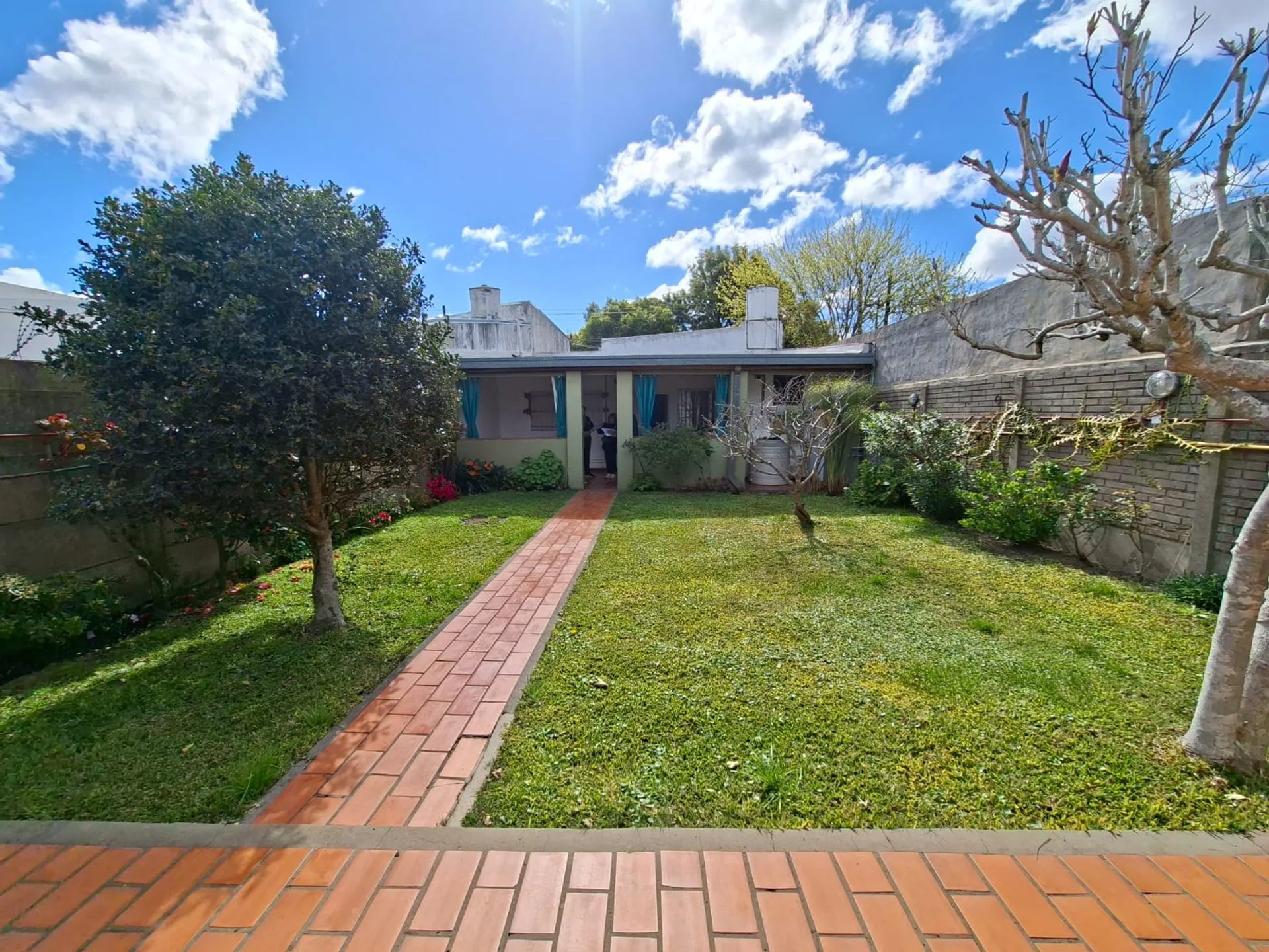 CASA DE 2 DORMITORIOS EN VENTA TOLOSA CON QUINCHO foto 5