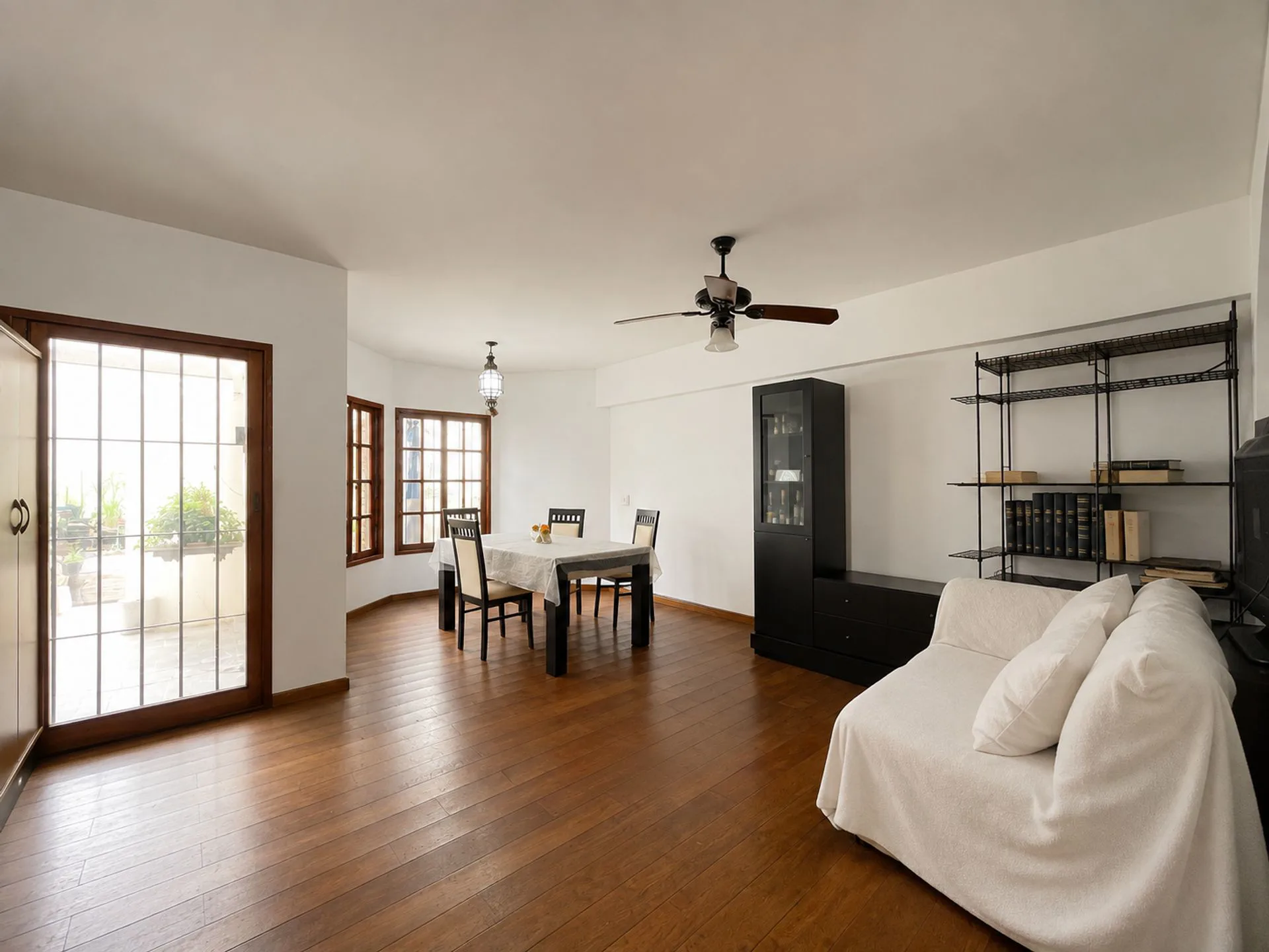 CASA EN VENTA | 6 AMBIENTES | 2 COCHERAS | PALERMO foto 3