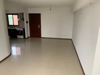 Retasado Departamento de 3 Ambientes en Olivos foto 2