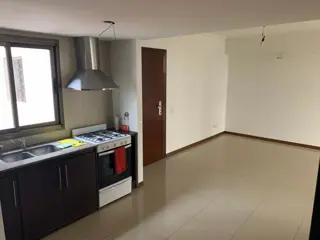 Retasado Departamento de 3 Ambientes en Olivos foto 3