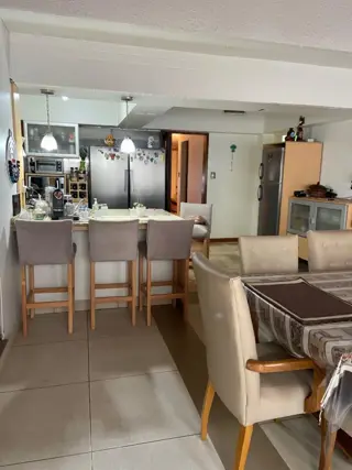 CASA DE 5 AMBIENTES EN BARRIO NAON , LOTE PROPIO, APROX 250 M2 foto 3