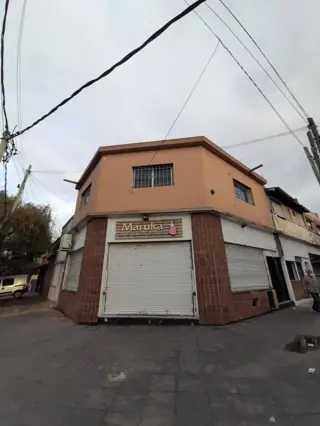 Excelente local comercial + piso de 3 ambientes foto 2
