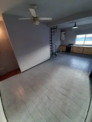 Excelente local comercial + piso de 3 ambientes foto 4