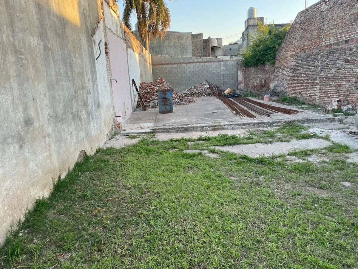 VENTA TERRENO PARA CONSTRUIR - (8 X 27.3) foto 2