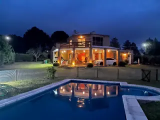 POTRERO DE GARAY, A 2 CUADRAS DEL LAGO CON PISCINA, CAPACIDAD HASTA 7 PERSONAS foto 1