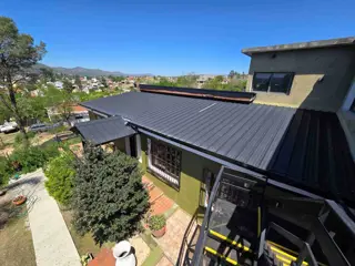 BELLO COMPLEJO de 6 Unidades, EN VENTA EN VILLA CARLOS PAZ, A 9 CUADRASDE PEATONAL, CON GRAN VISTA foto 4