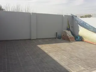 ALQUILER - RAMOS MEJIA - 1 AMBIENTE AMPLIO DIVISIBLE CON PATIO - NO PAGA EXPENSAS - 1° PISO POR ESCALERA - NO SE ACEPTAN MASCOTAS foto 1