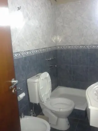 ALQUILER - RAMOS MEJIA - 1 AMBIENTE AMPLIO DIVISIBLE CON PATIO - NO PAGA EXPENSAS - 1° PISO POR ESCALERA - NO SE ACEPTAN MASCOTAS foto 4