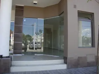 MUY LINDO LOCAL EN VENTA EN VILLA CARLOS PAZ, ZONA COSTANERA CENTRO, A 4 CUADRAS DE PEATONAL, foto 2