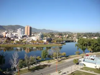 MUY LINDO LOCAL EN VENTA EN VILLA CARLOS PAZ, ZONA COSTANERA CENTRO, A 4 CUADRAS DE PEATONAL, foto 3