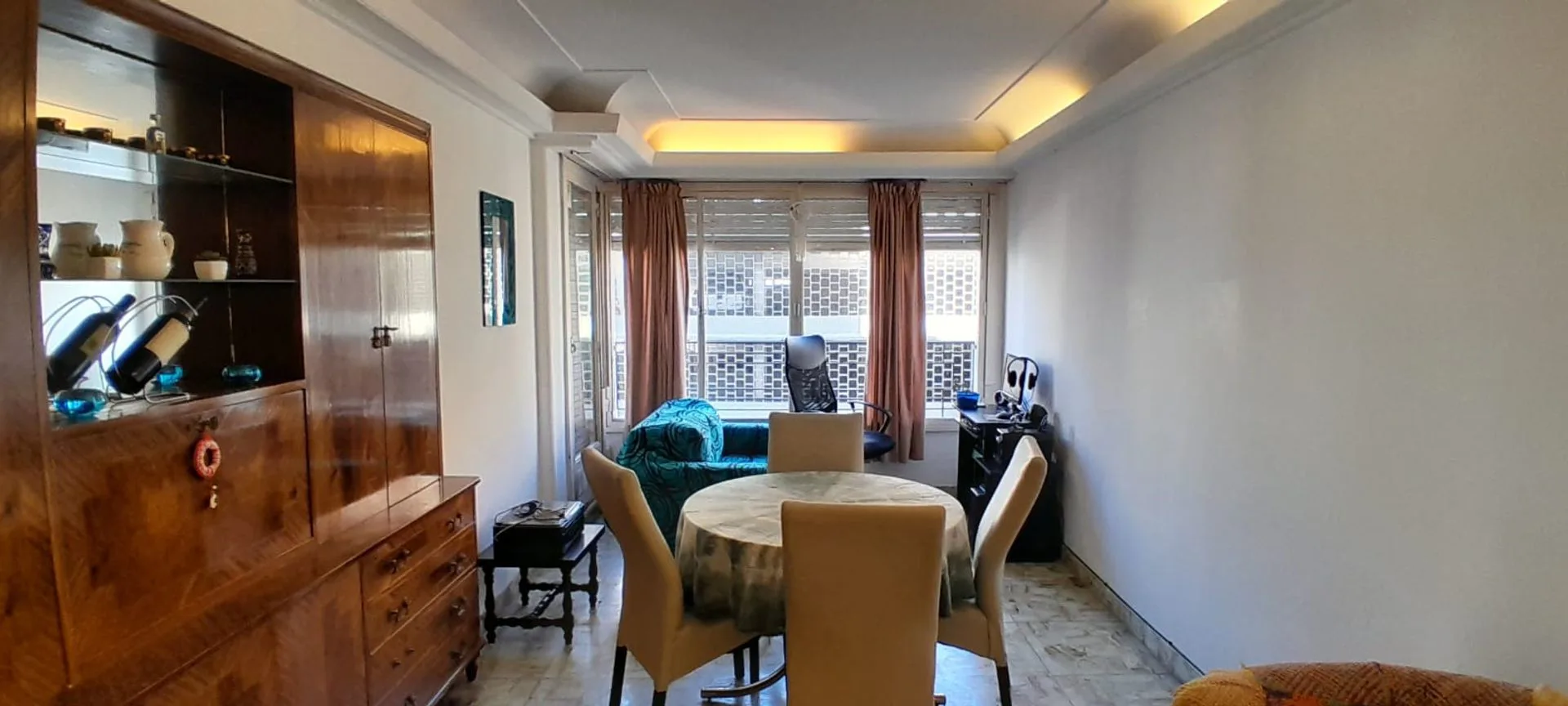 VENTA DEPARTAMENTO 4 AMB + DEP. AL FRENTE - CENTRO foto 2