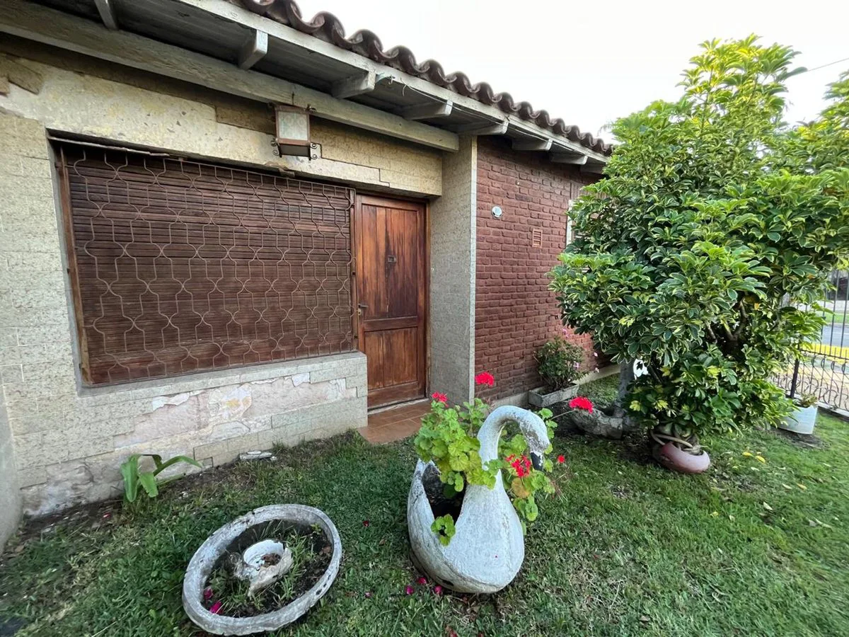 VENTA CASA 5 AMBIENTES A REFACCIONAR MORON foto 3