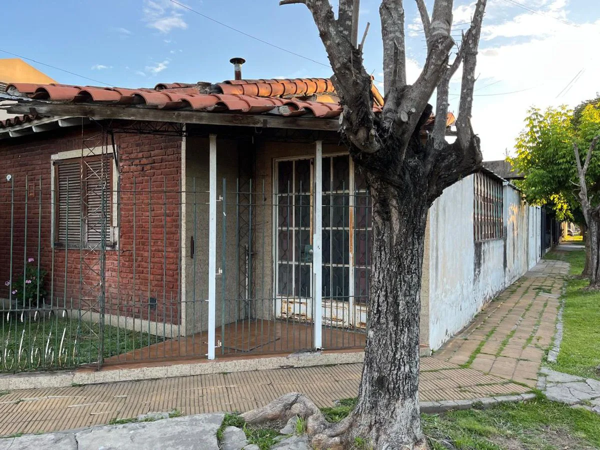 VENTA CASA 5 AMBIENTES A REFACCIONAR MORON foto 4