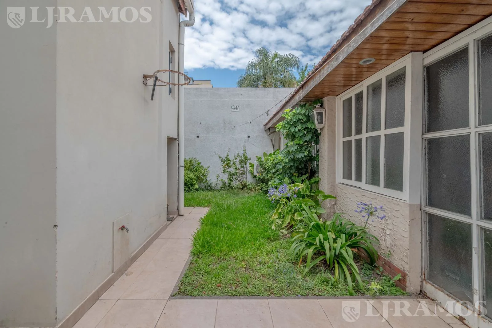 Hermoso Ph tipo casa, 4 amb. - Jardín - Quincho foto 3