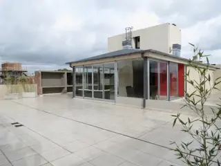 Monoambiente en loft con jardín de 12 m2. : 58,70 m2 cub y 16,68 m2 descub. Total: 75,38 m2. foto 3