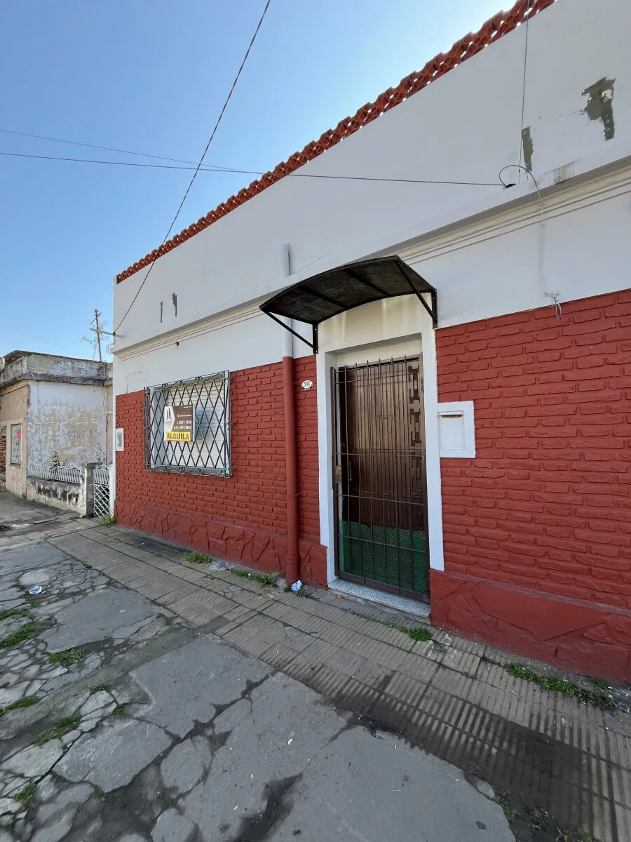 Alquiler Casa 3 ambientes con patio en San Justo foto 2