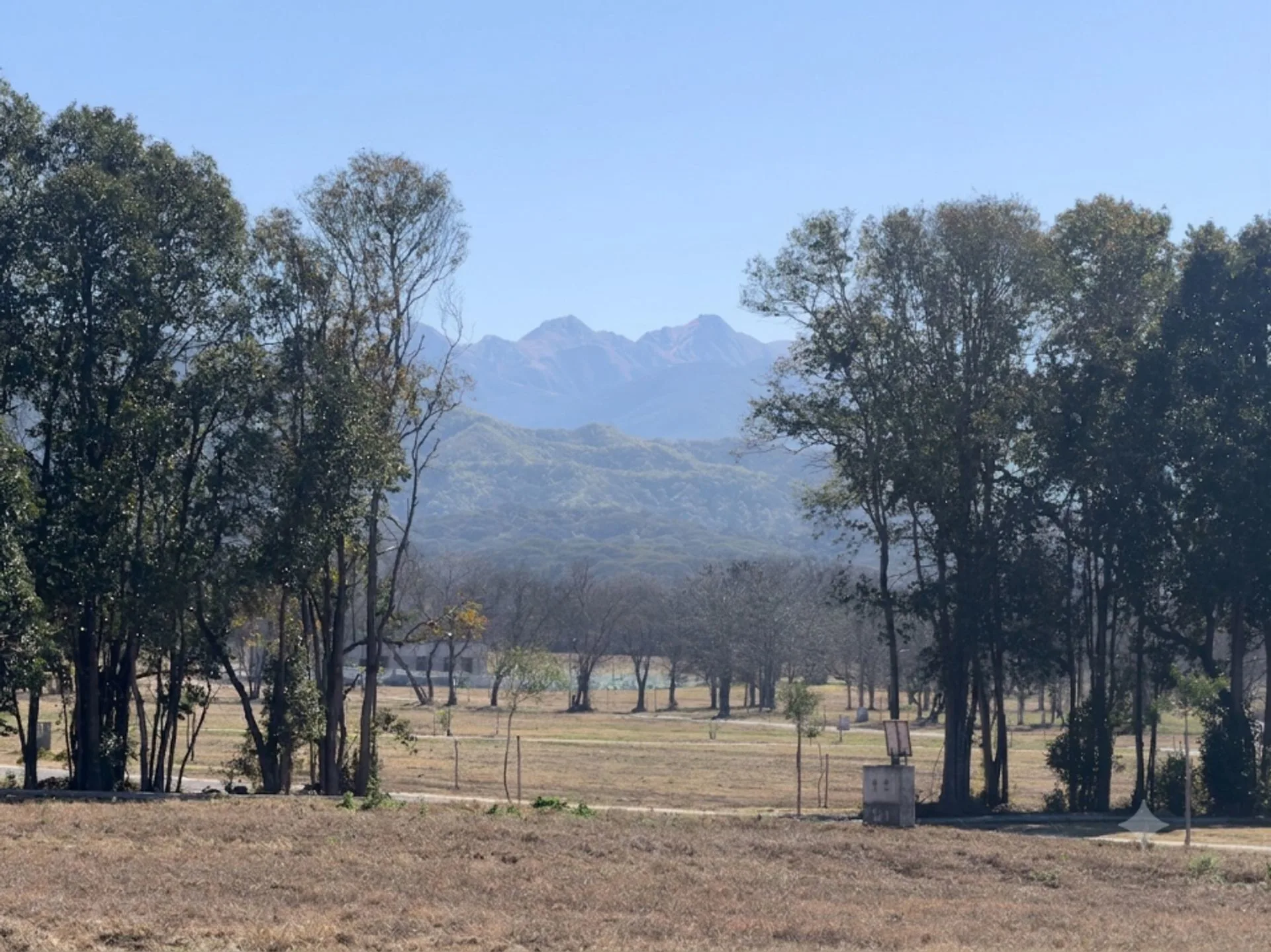 Venta terreno en Club de Campo La Arbolada Salta foto 3