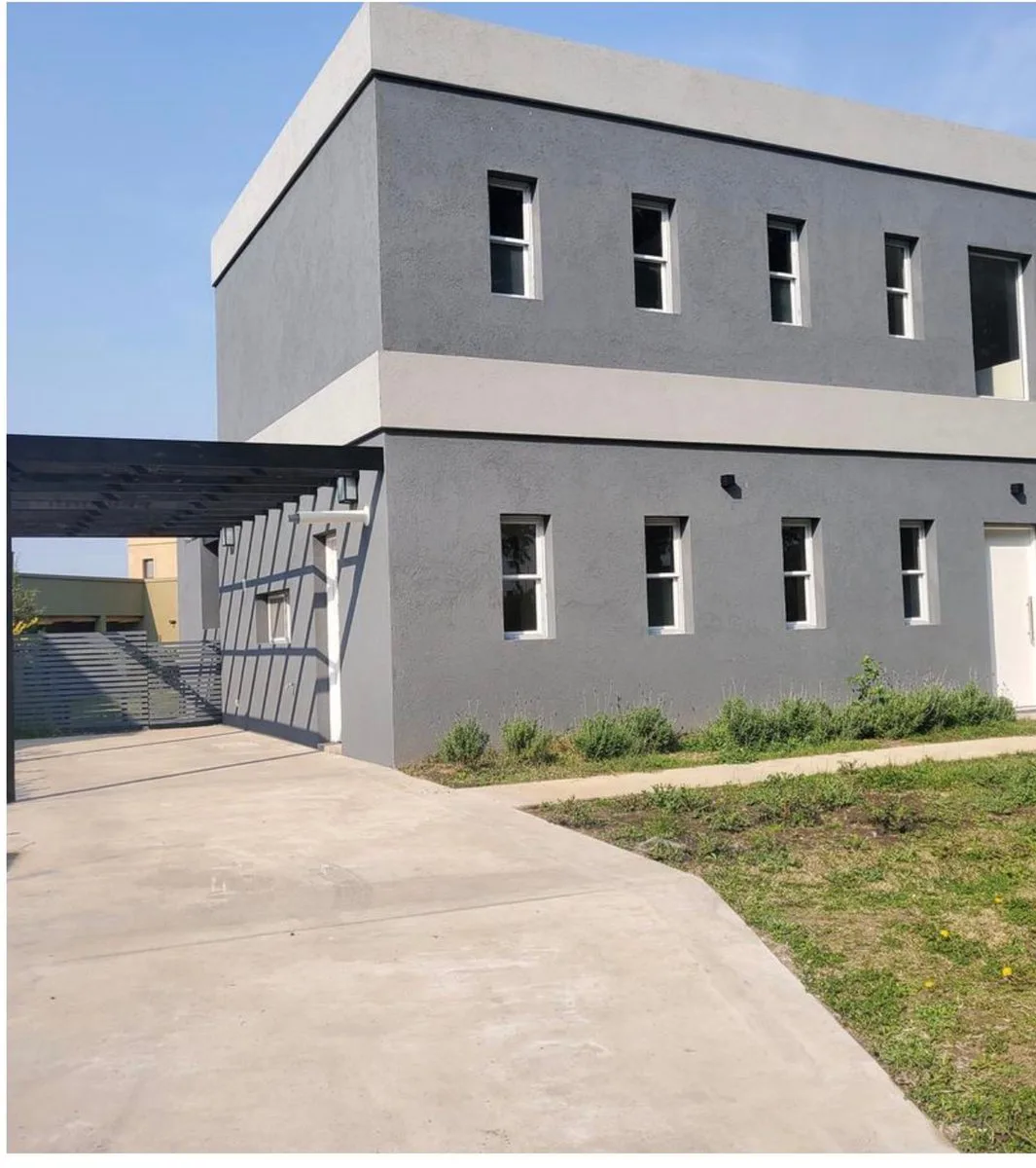 VENTA CASA 5 AMB DOBLE COCHERA PILAR DEL ESTE foto 2