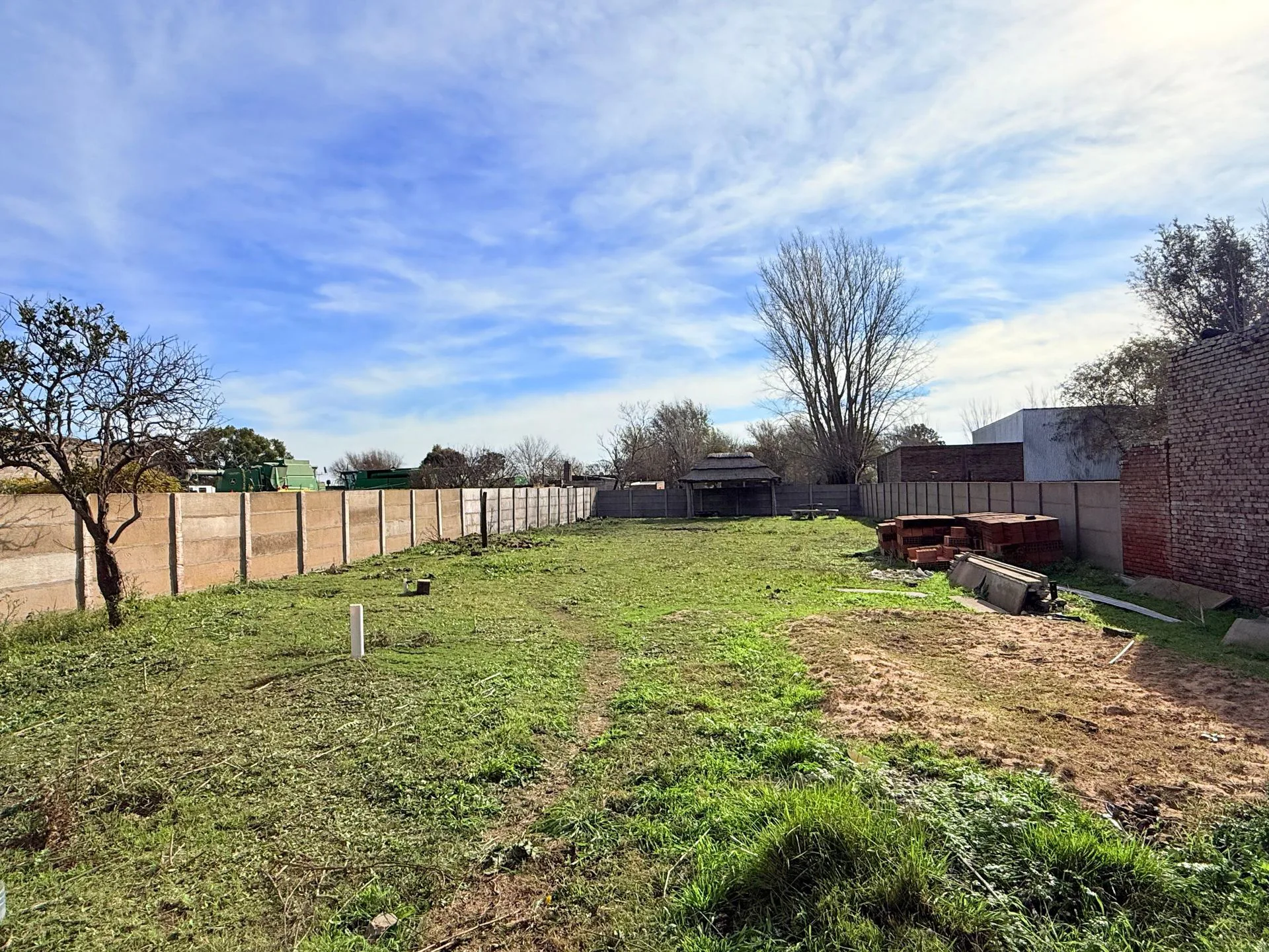se vende casa a reciclar en San Eduardo foto 3
