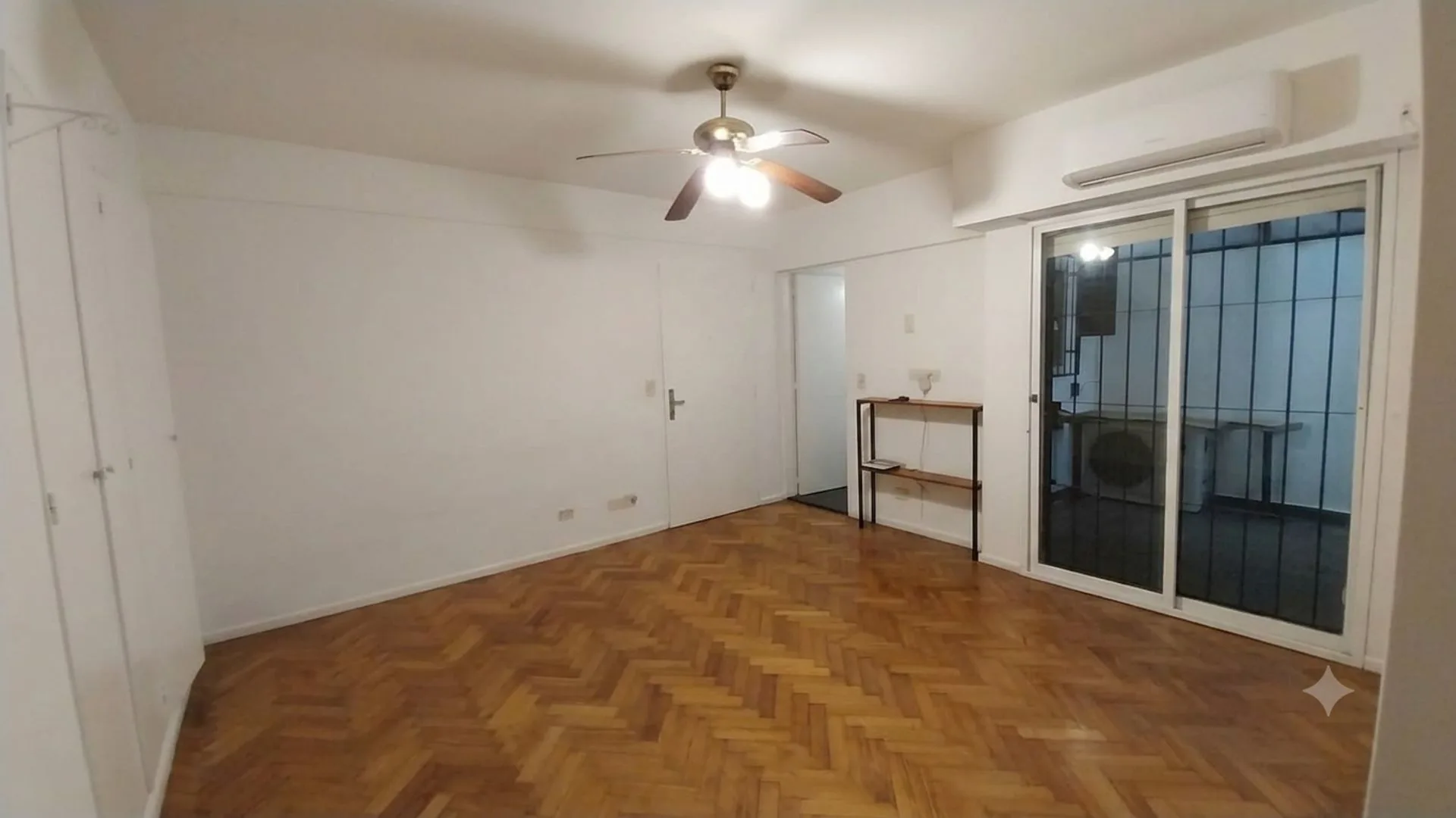 Alquiler departamento 2 ambientes avenida Córdoba foto 3