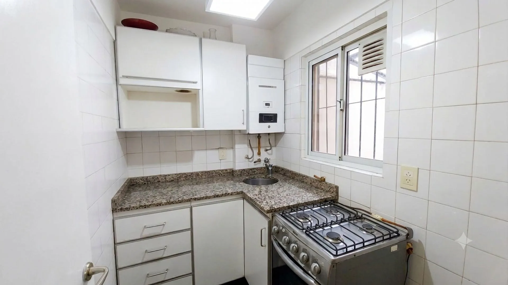 Alquiler departamento 2 ambientes avenida Córdoba foto 4