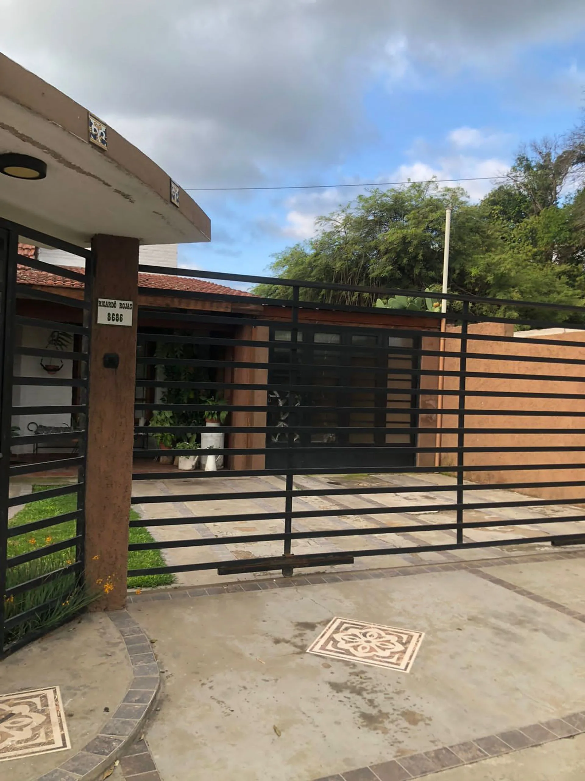 CASA EN ZONA NORTE CON PILETA QUINCHO Y COCHERA foto 2