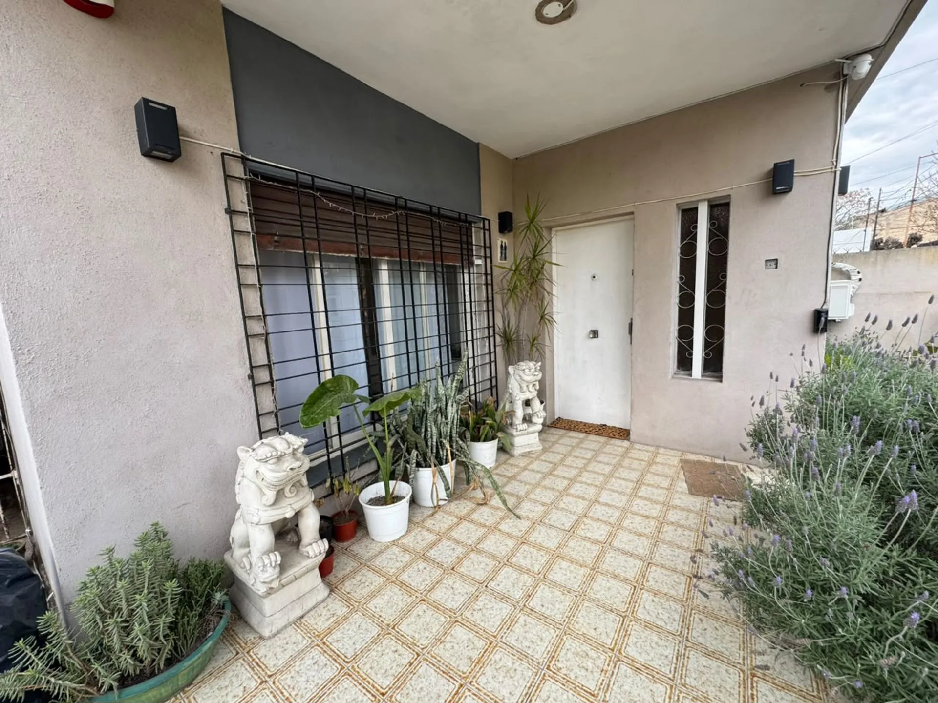 VENTA CASA 3 AMB C/COCHERA Y PATIO foto 5