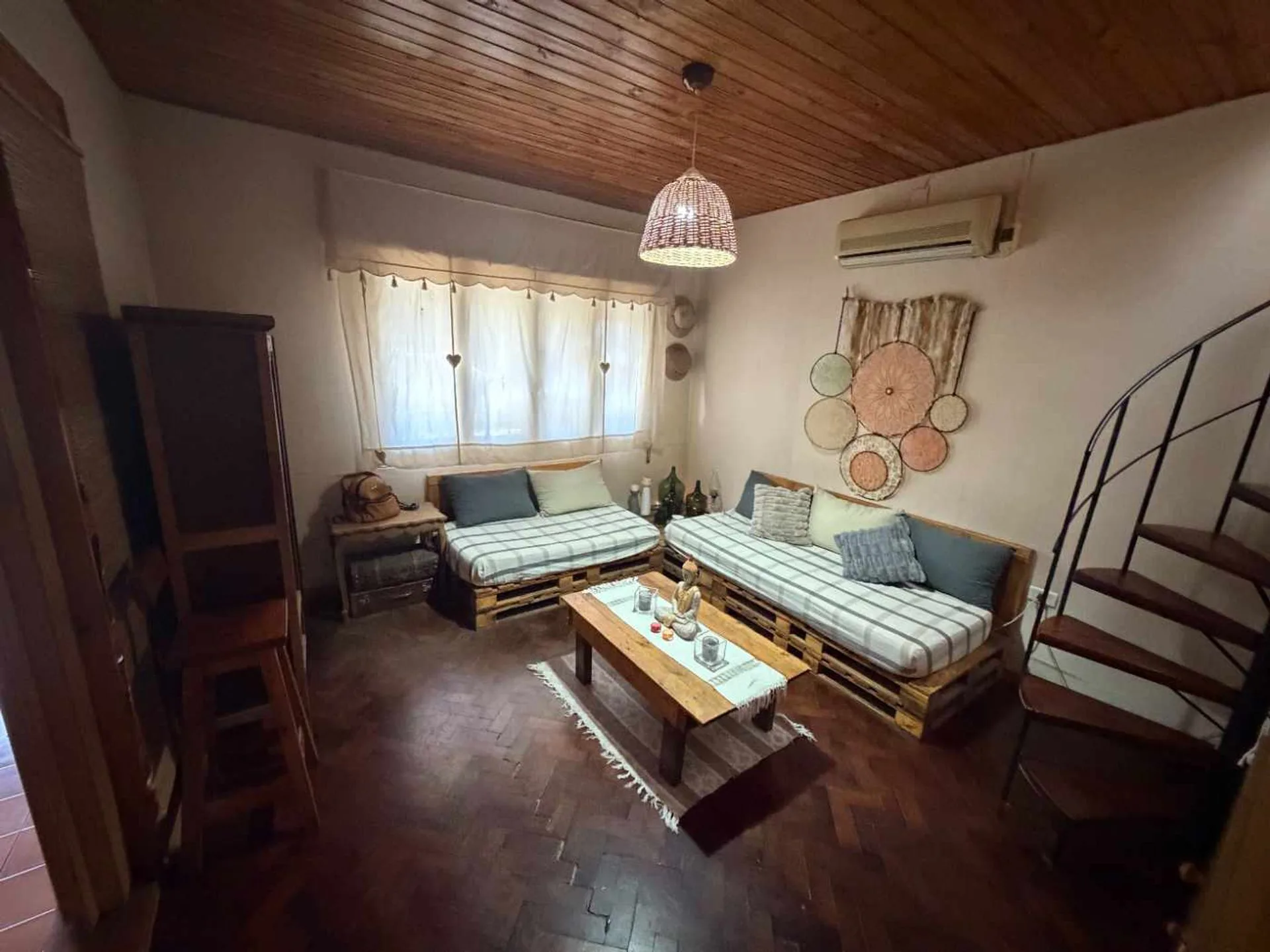 CASA EN VENTA 4 DORMITORIOS CON COCHERA - ARROYITO foto 4