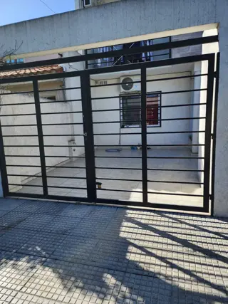 VENTA DTO 2 AMBIENTES CON COCHERA VILLA LUZURIAGA foto 2