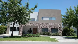 ESPECTACULAR CASA EN COUNTRY CLUB TERRAVISTA, GRAL RODRIGUEZ foto 1