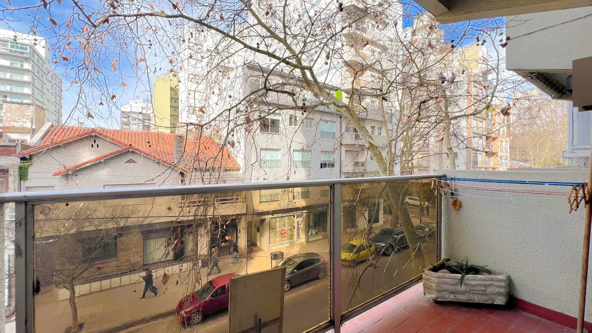 VENTA MONO DIVISIBLE AL FRENTE C/BALCON GÛEMES