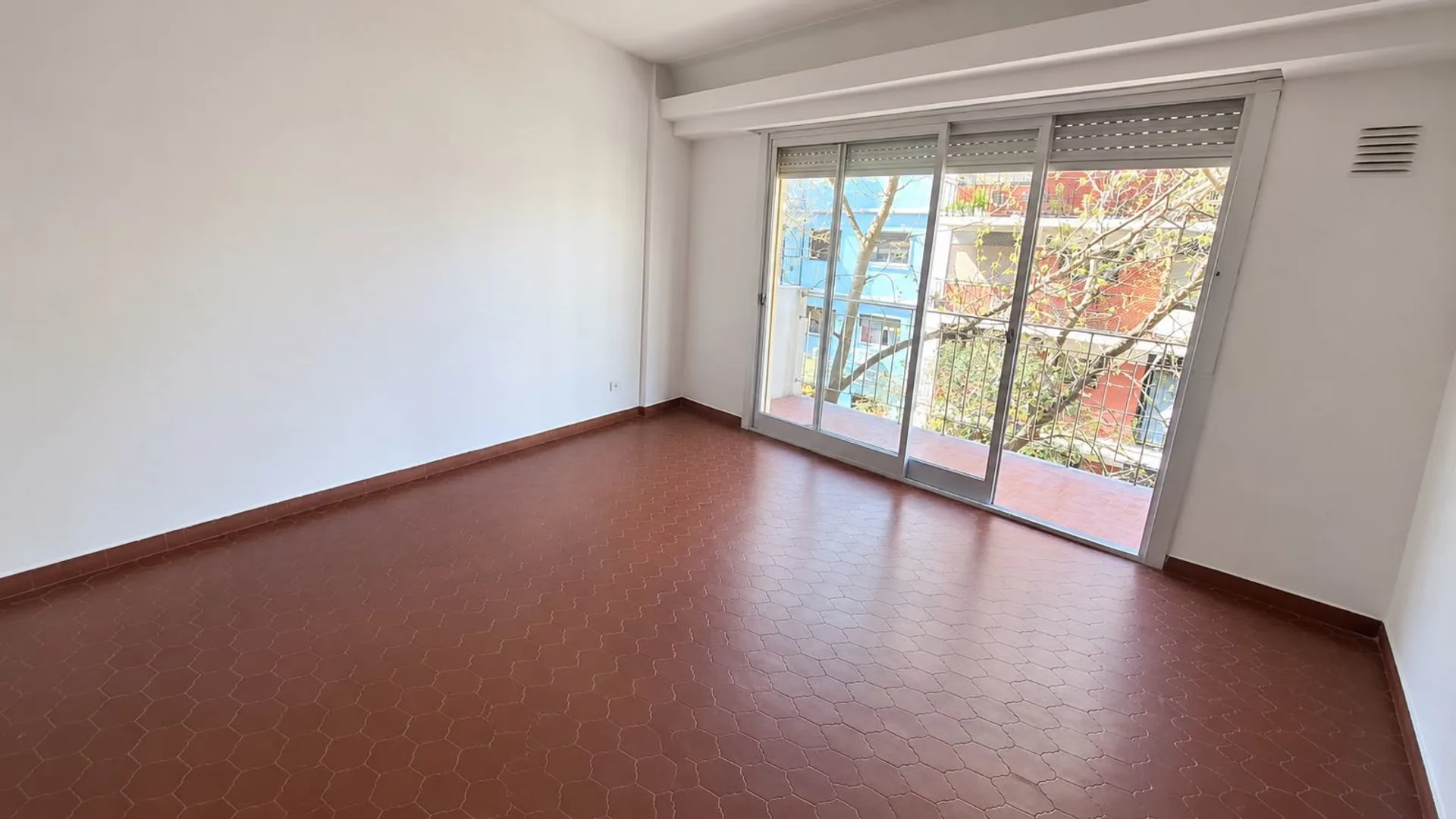 VENTA DEPTO 3 AMB. C/BALCON APTO CREDITO, FLORES foto 3