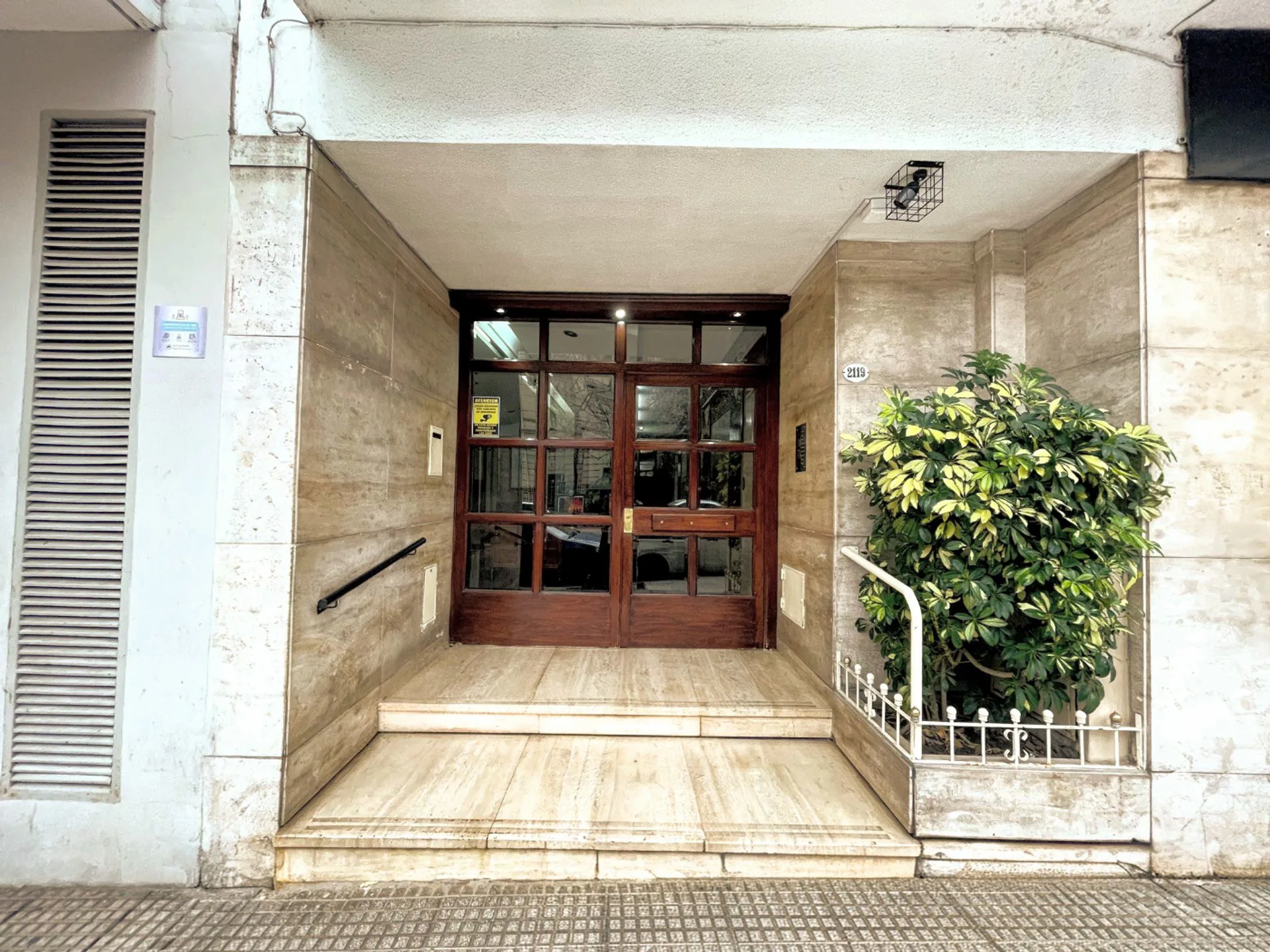 VENTA PISO 4 AMB BALCON COCHERA FLORES foto 3