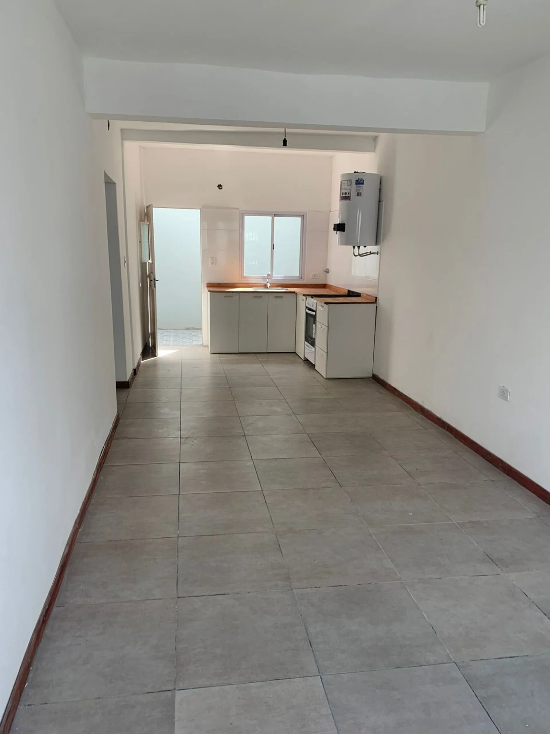 CASA EN VENTA 2 DORMITORIOS CON PATIO foto 2