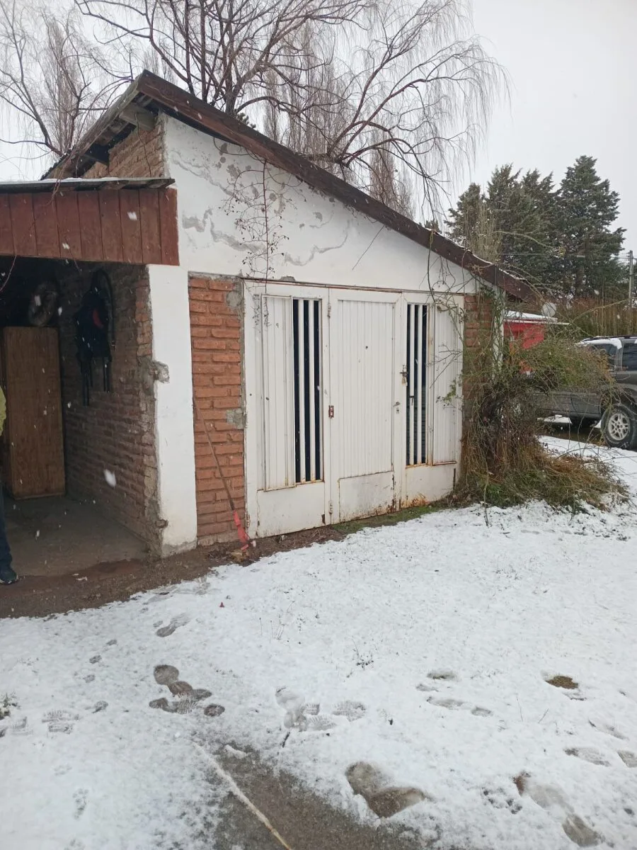 Sólida Casa de 224 m² en Dos Plantas – Estilo Patagónico sobre Ruta 40, El Maitén foto 3