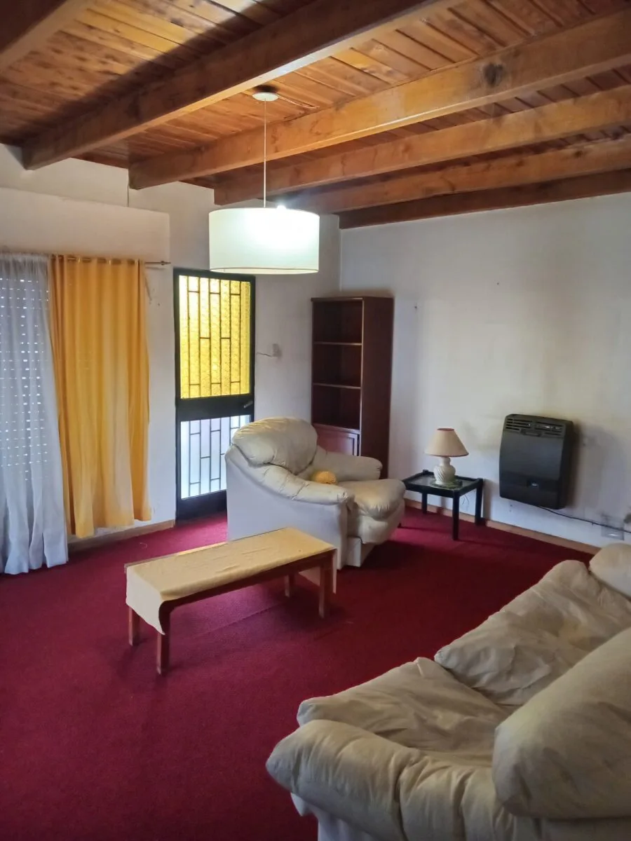 Sólida Casa de 224 m² en Dos Plantas – Estilo Patagónico sobre Ruta 40, El Maitén foto 5