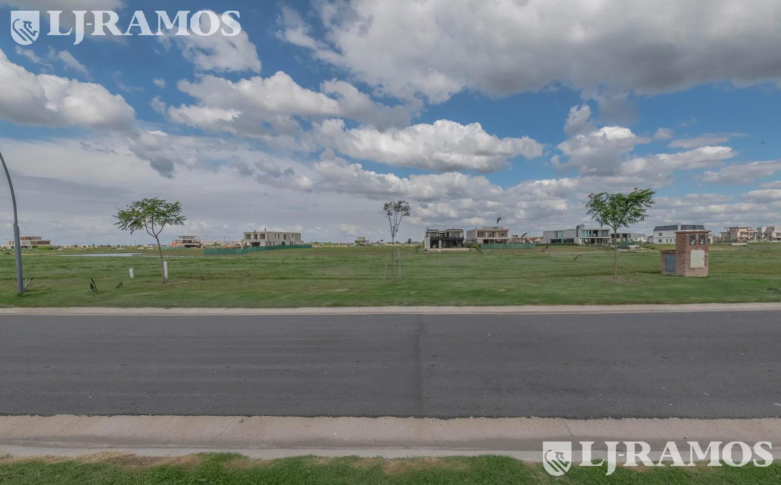 ESPECTACULAR LOTE  A LA LAGUNA en venta en el Barrio  Los Puentes - Nordelta foto 5