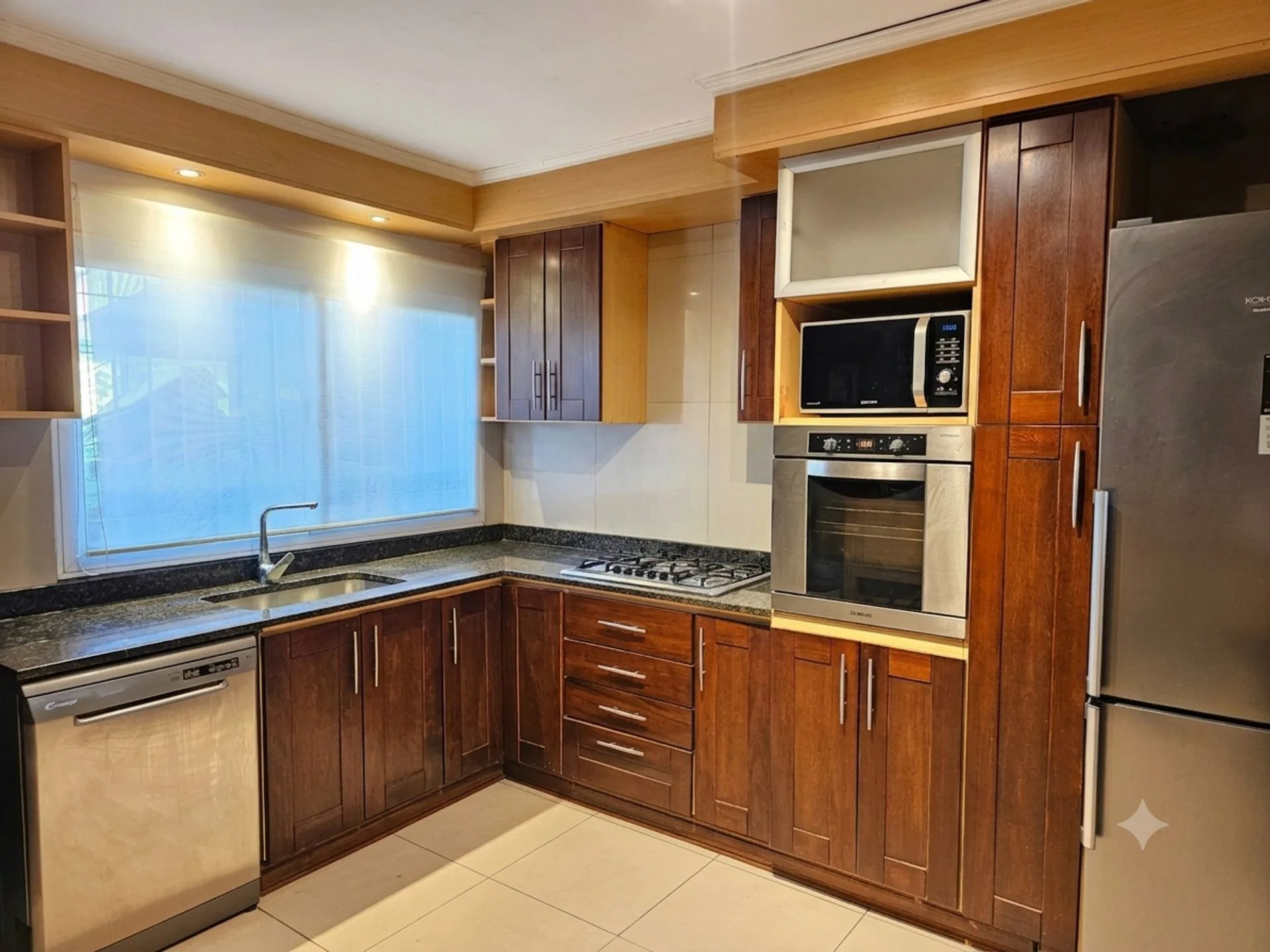 VENTA CASA 3 AMB COCHERA DOBLE LOTE 10X43 CAISAMAR foto 4