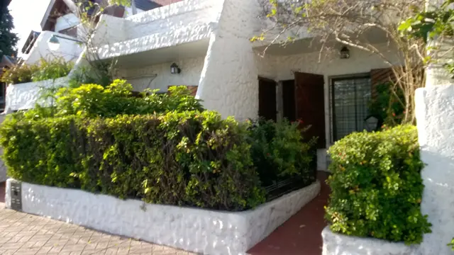 Casa 3 ambientes- 10 x 52 mts- Muñiz