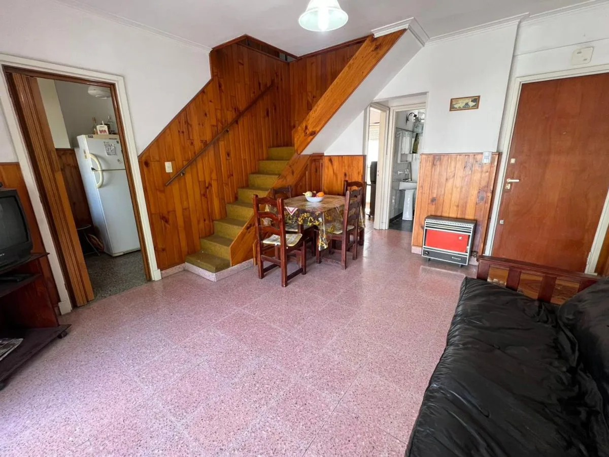 VENTA DEPTO TIPO DUPLEX 3 AMBIENTES LA PERLA foto 4