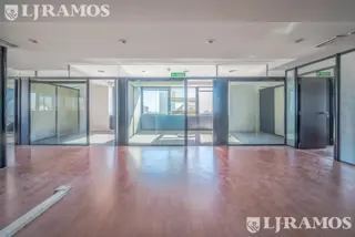 Cerrito 1200. Piso 16 oficina. 3 cocheras fijas. VENTA y/o ALQUILER. foto 4